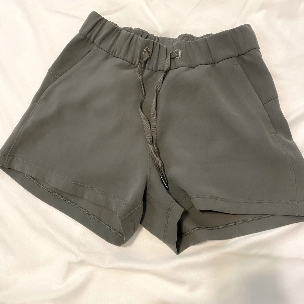Lululemon green shorts size 2